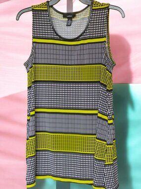 ALFANI SLEEVELESS  GEOMETRIC GRID PRINT BLOUSE - size M